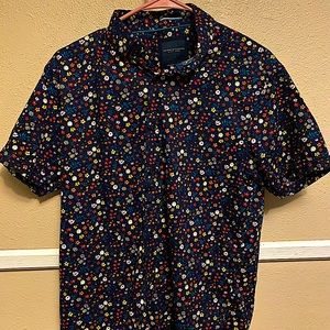 Men’s Button Down short sleeve shirt Color:Navy/floral Size: Medium